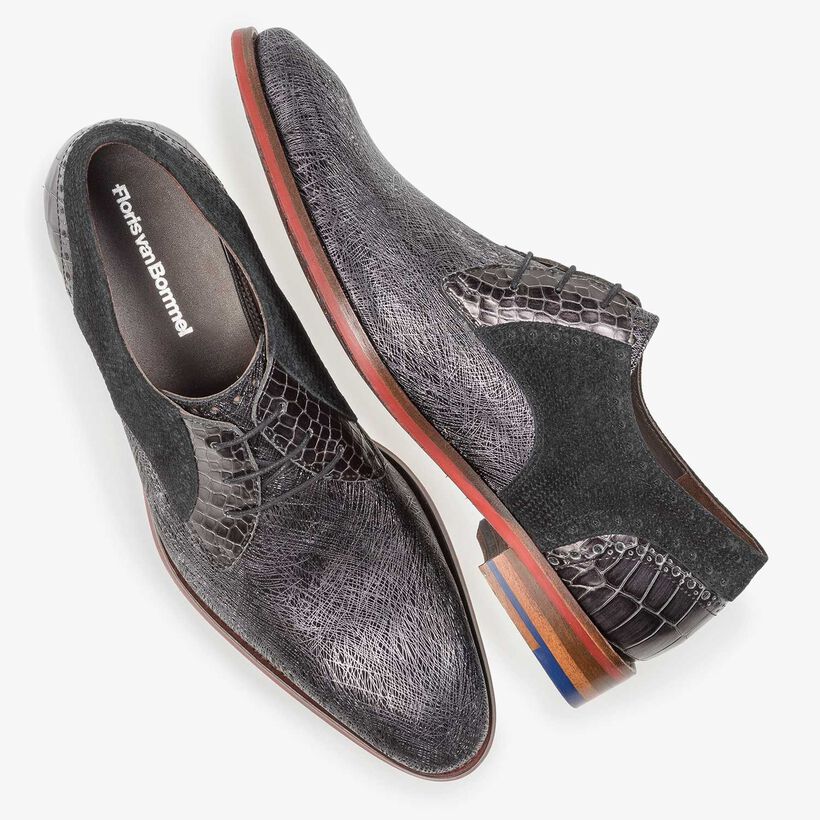 Black leather lace shoe with metallic print