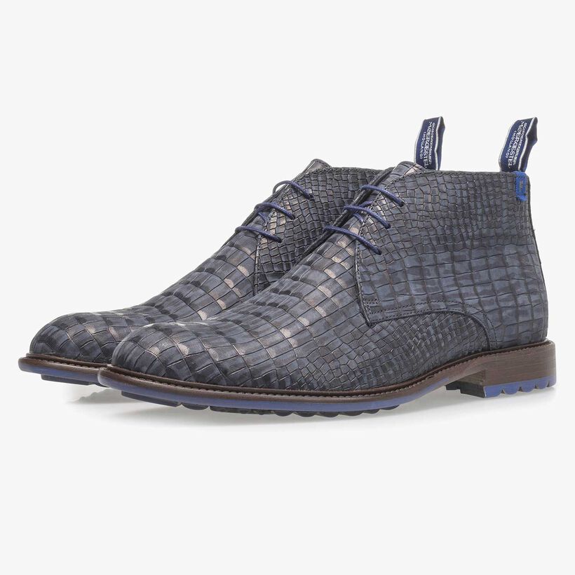 Donkerblauwe nubuckleren veterschoen met crocoprint