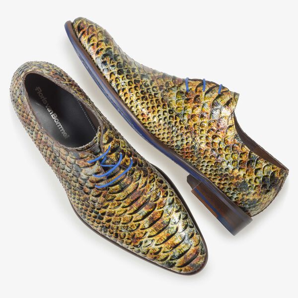 Geel/bruine lakleren veterschoen met snakeprint