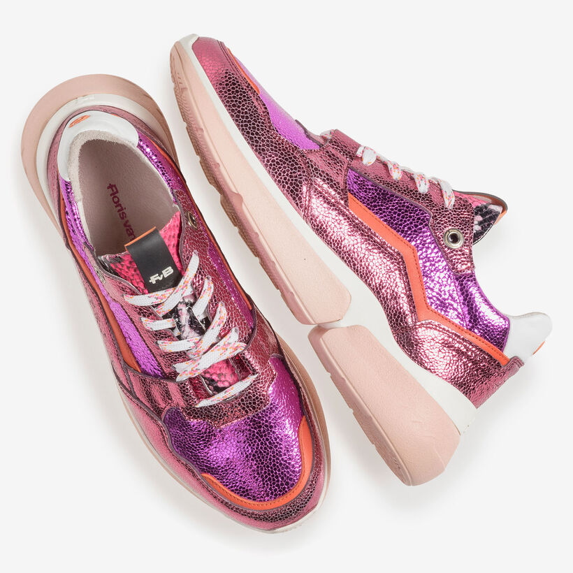 Pink leather sneaker with metallic print