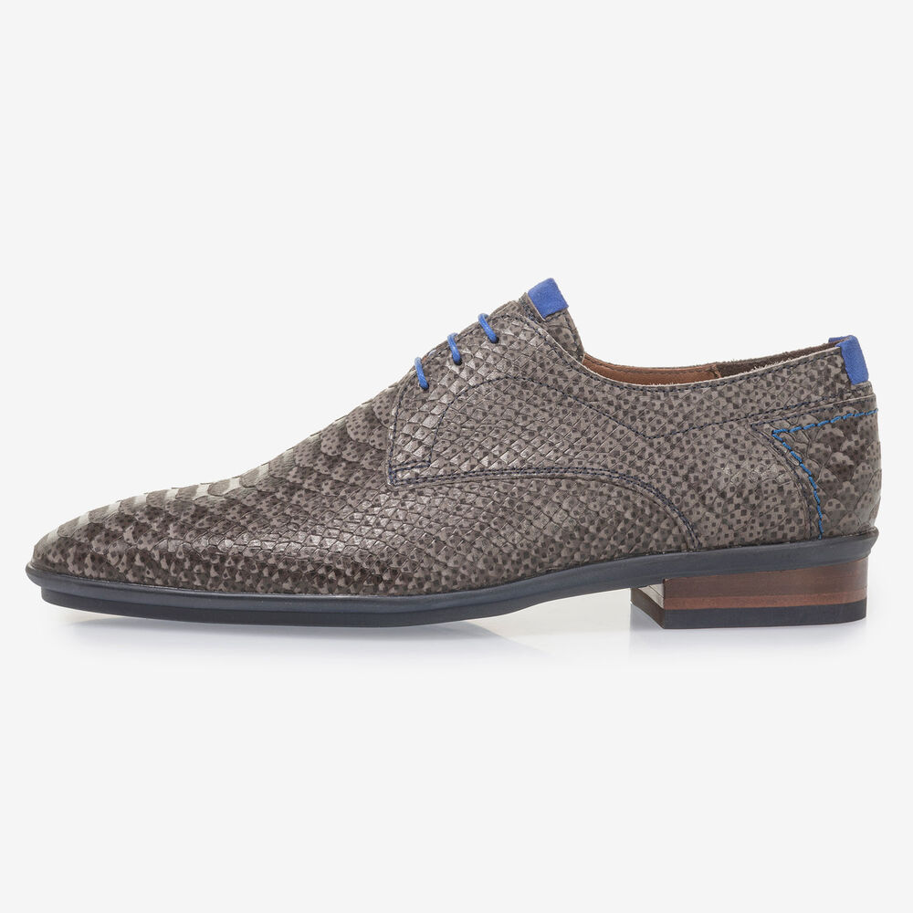 Donkergrijze nubuckleren veterschoen met snakeprint
