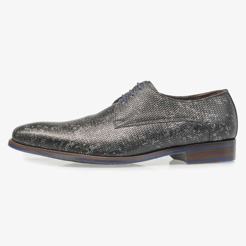 Donkergrijze leren veterschoen met metallicprint