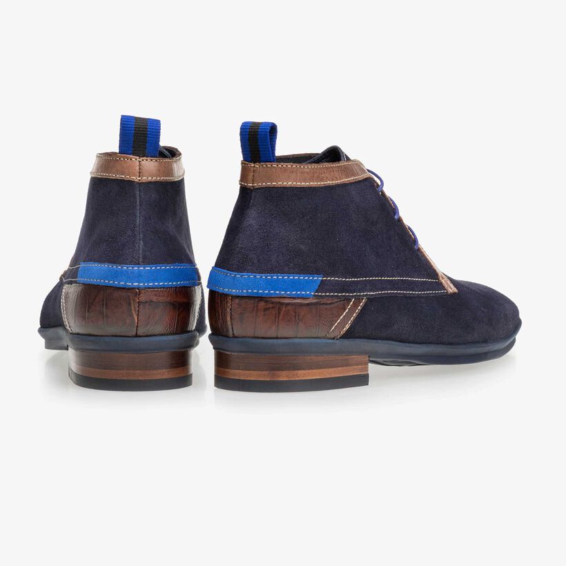 Donkerblauwe su&egrave;de halfhoge veterboot