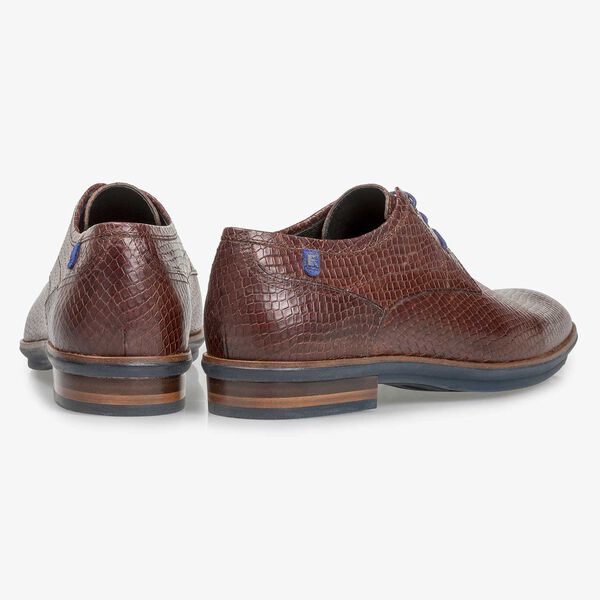 Leren veterschoen met snakeprint cognac