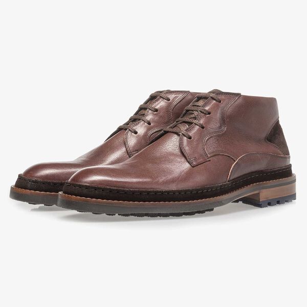 Roodbruine kalfsleren veterboot