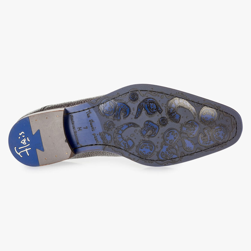 Grey lace shoe with metallic print