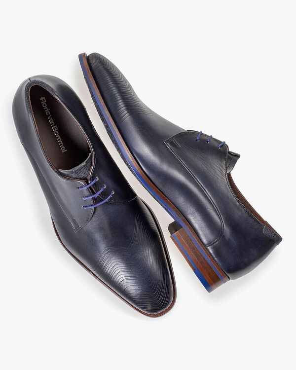Donkerblauwe leren veterschoen