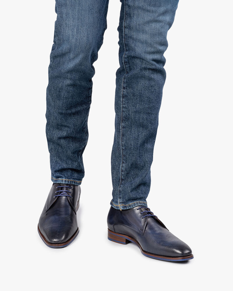 Donkerblauwe leren veterschoen