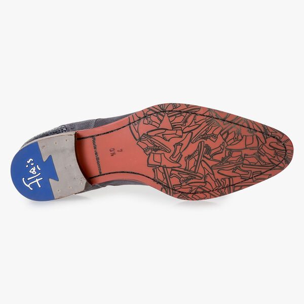 Dark grey suede leather lace shoe with print