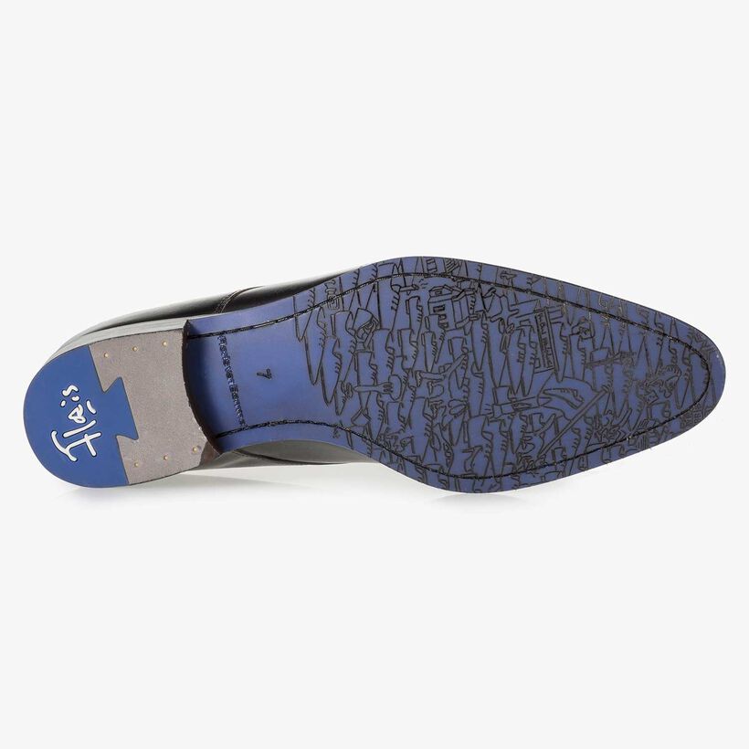 Black calf leather lace shoe with laser-cut pattern