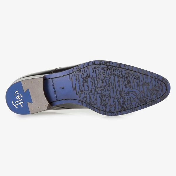 Black calf leather lace shoe with laser-cut pattern