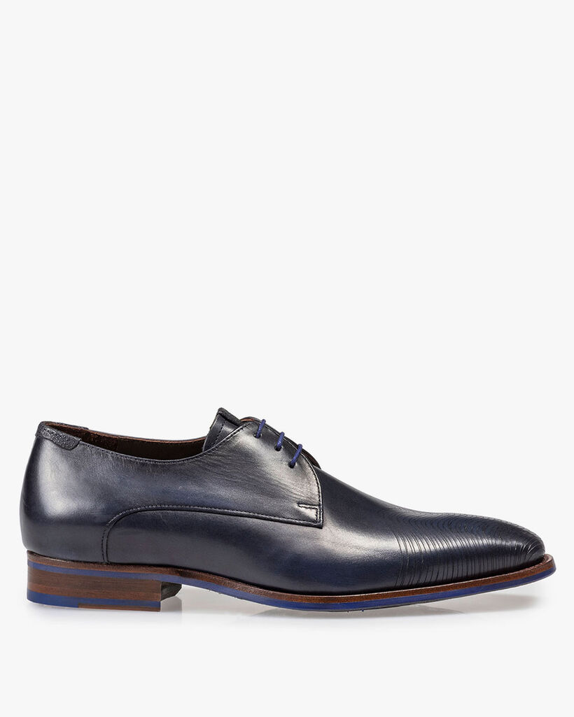 Donkerblauwe leren veterschoen