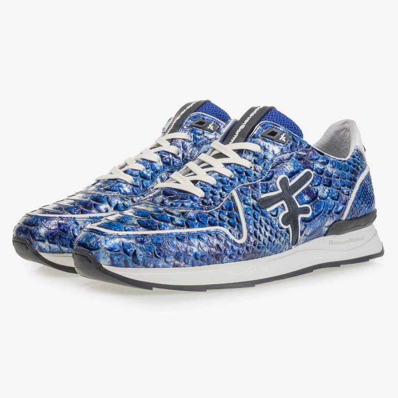 Blauwe lakleren sneaker met snakeprint