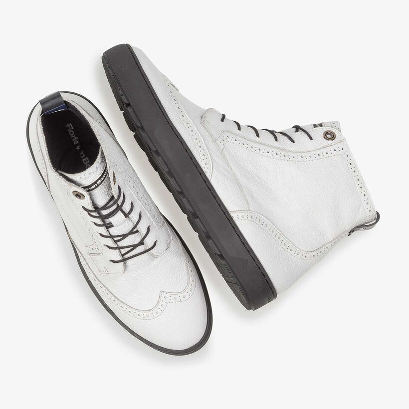 Witte halfhoge sneaker van structuurleer
