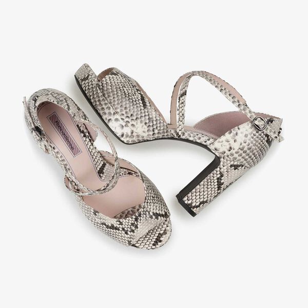 Witte leren sandaal met hak met snakeprint