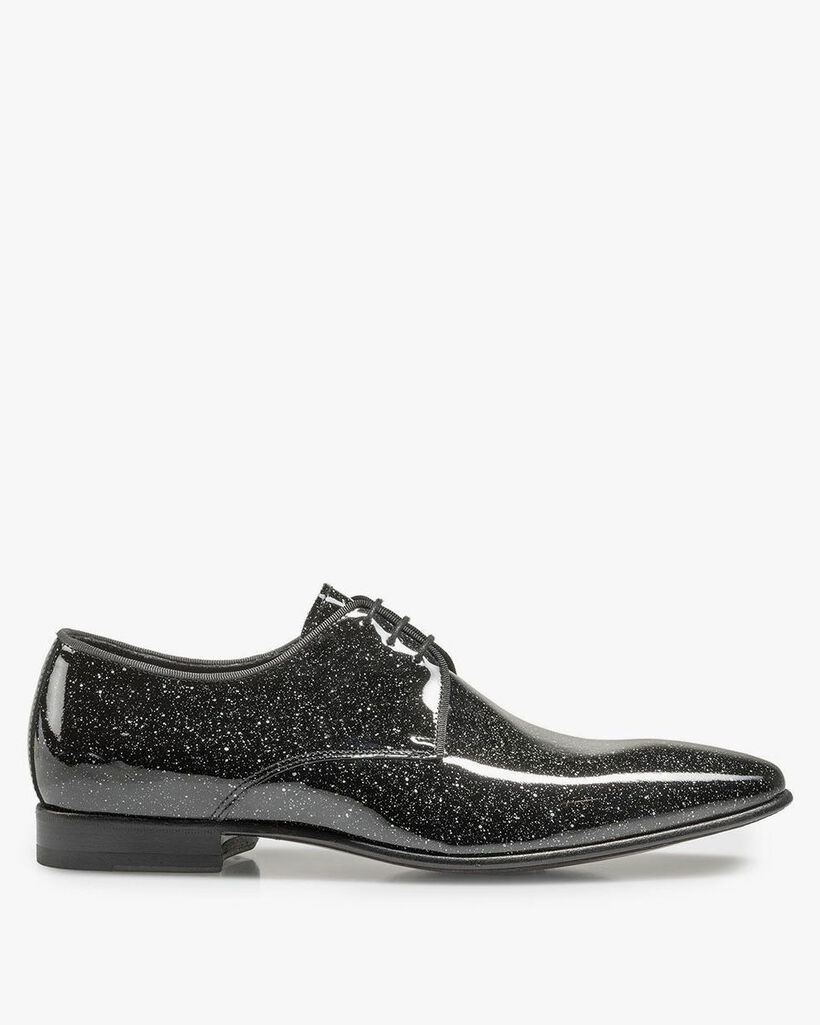 Zwarte lakleren veterschoen met print