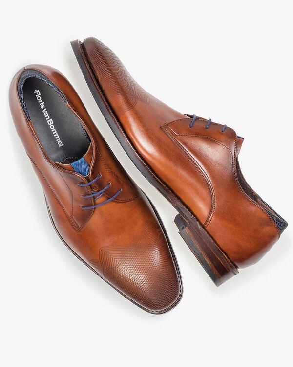 Cognac-coloured lace shoe 