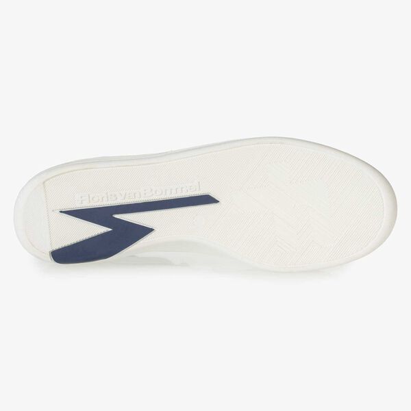 Witte kalfsleren sneaker met lichte structuur