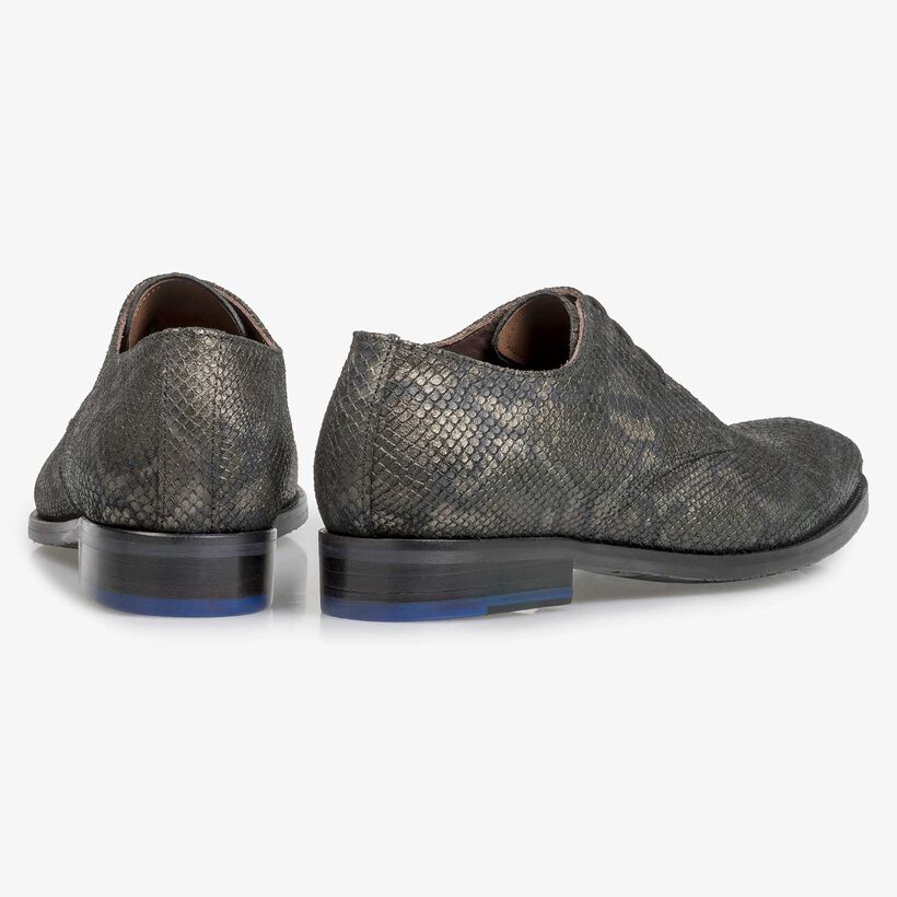Veterschoen met olijfgroene snakeprint