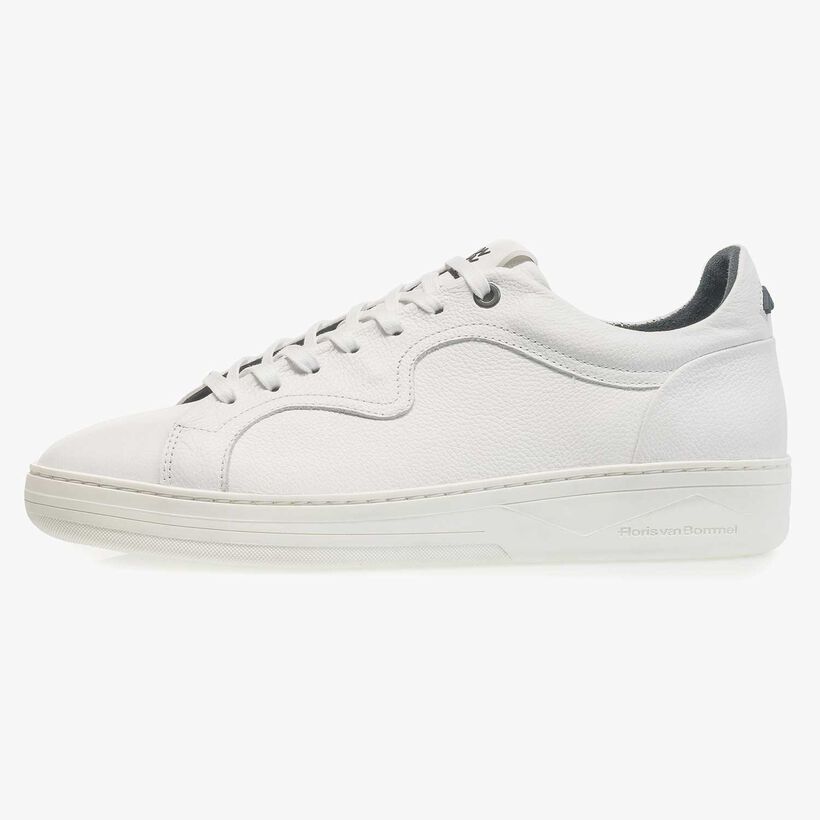 Witte kalfsleren sneaker met lichte structuur