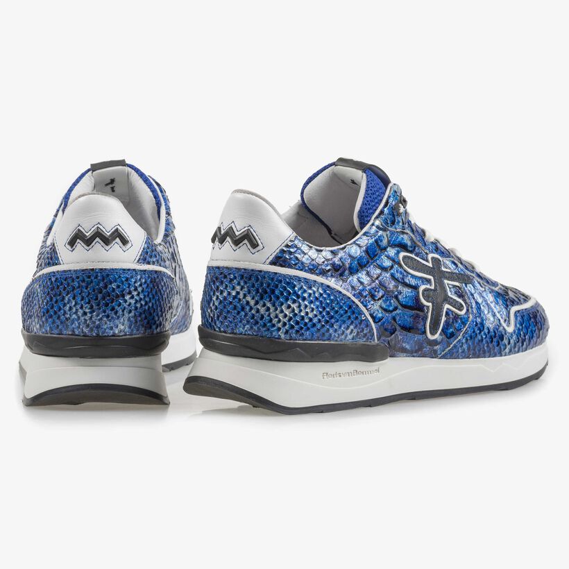 Blauwe lakleren sneaker met snakeprint