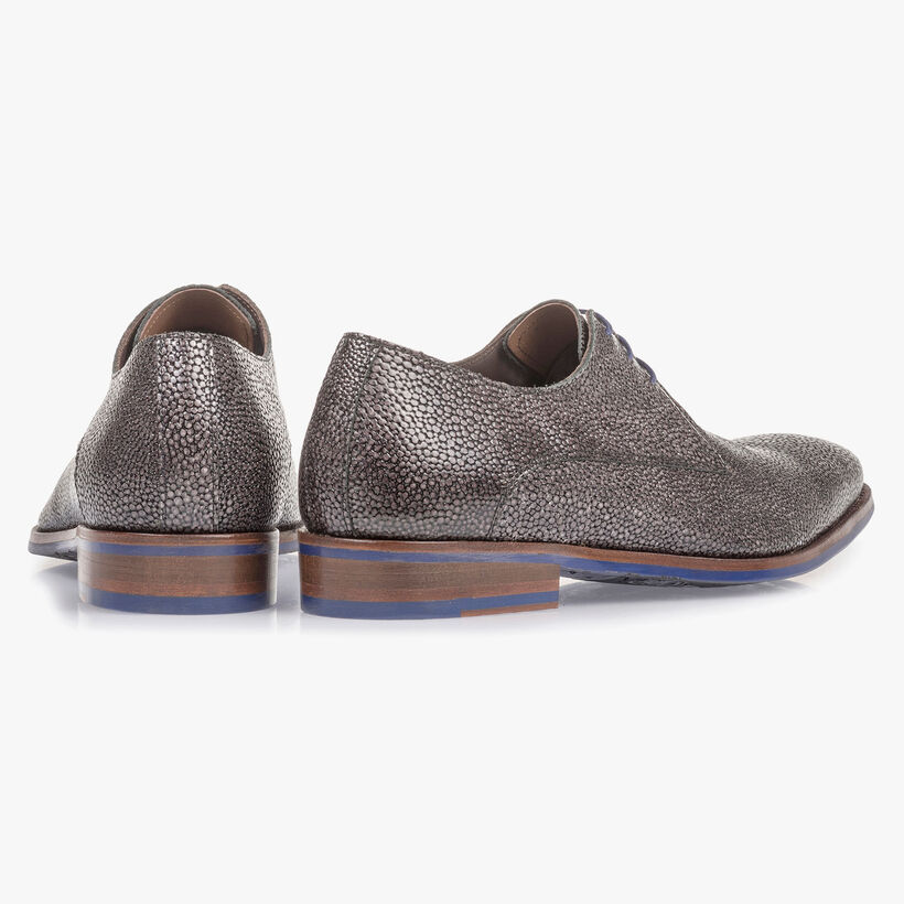 Grey lace shoe with metallic print