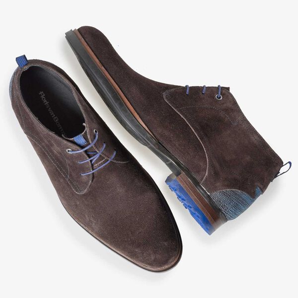 Dark brown calf&rsquo;s suede leather lace boot