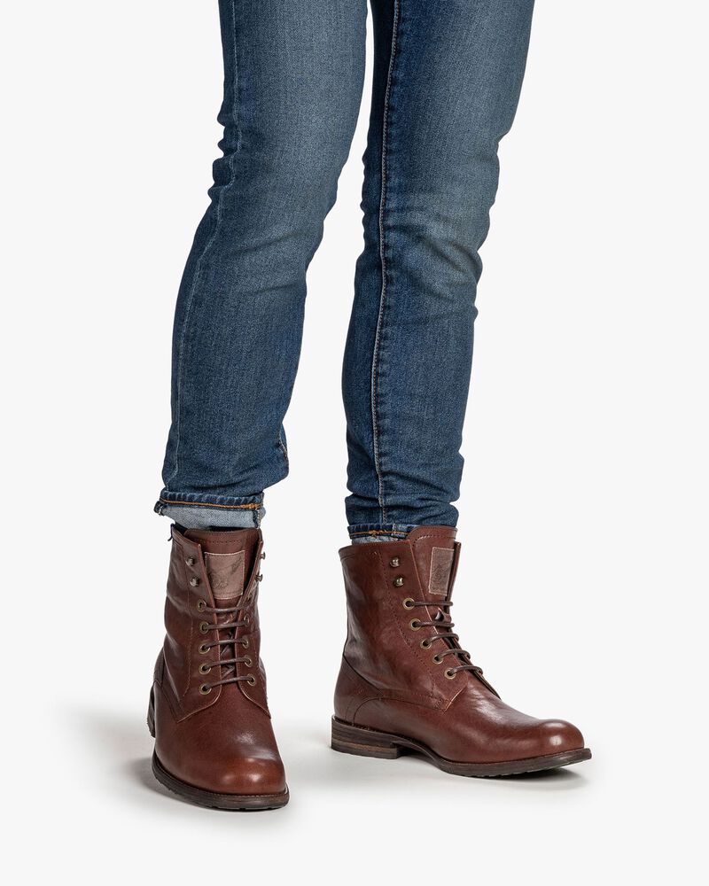 Lambskin lined lace boot cognac