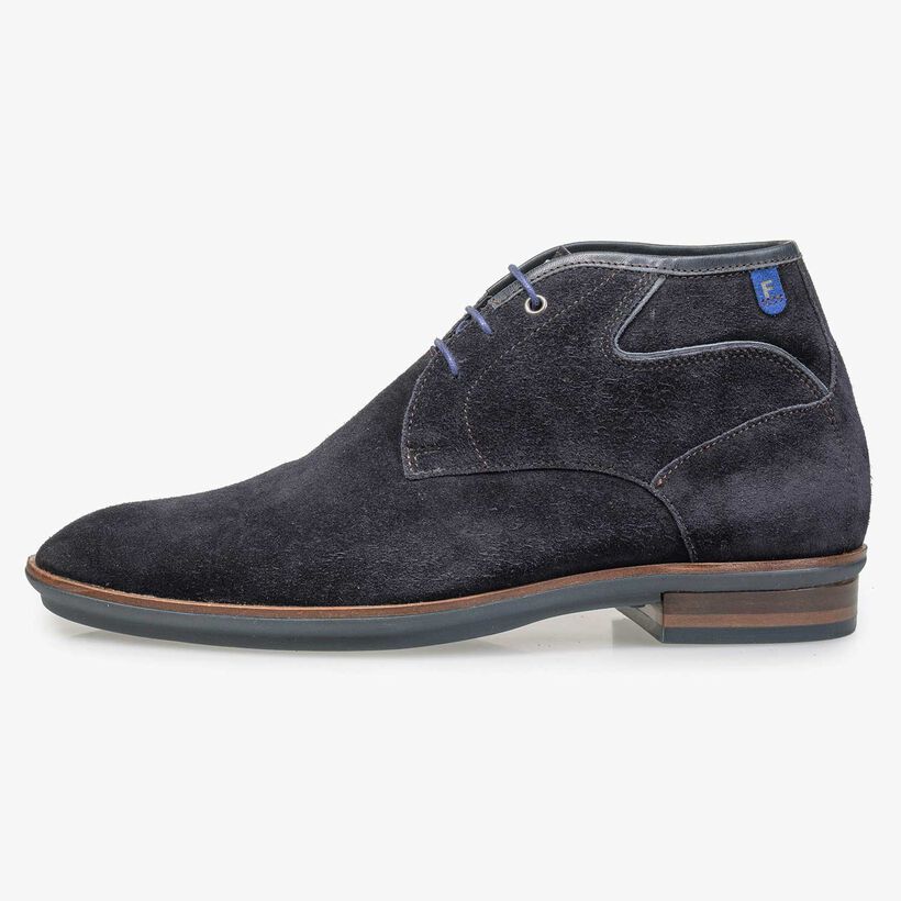 Donkerblauwe su&egrave;de veterboot