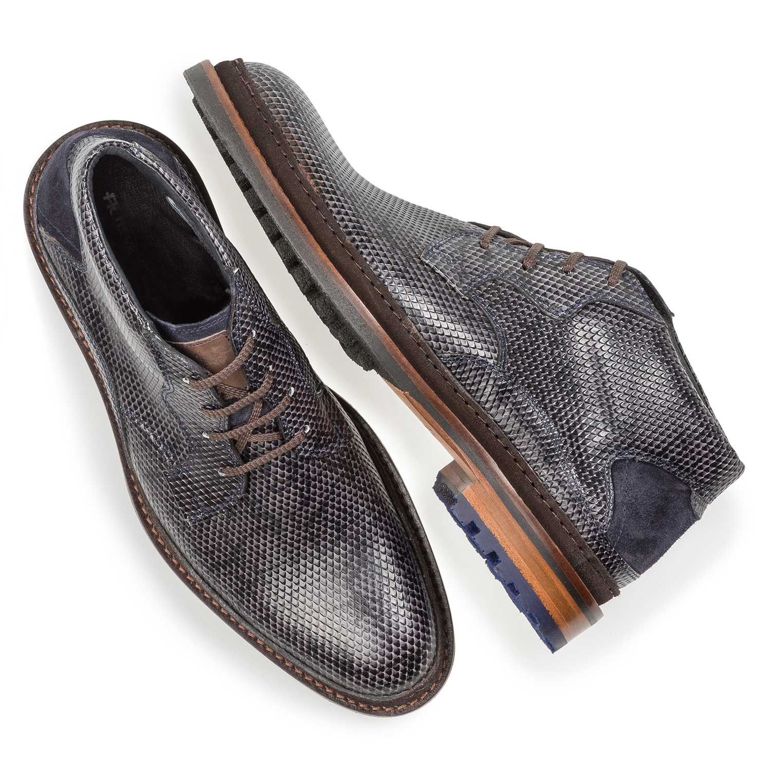 10509/07 - Donkergrijze leren veterboot met snakeprint 10509/07 - Donkergrijze leren veterboot met snakeprint