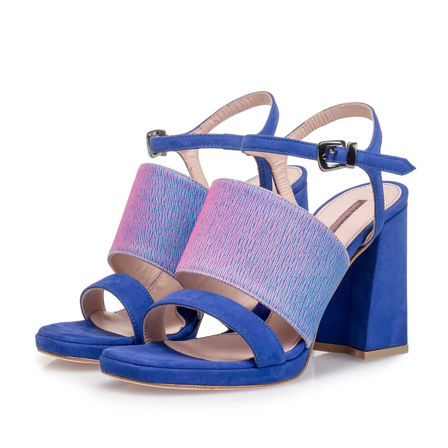85900/01 - Blauwe suede sandaal met hak met lila print 85900/01 - Blauwe suede sandaal met hak met lila print
