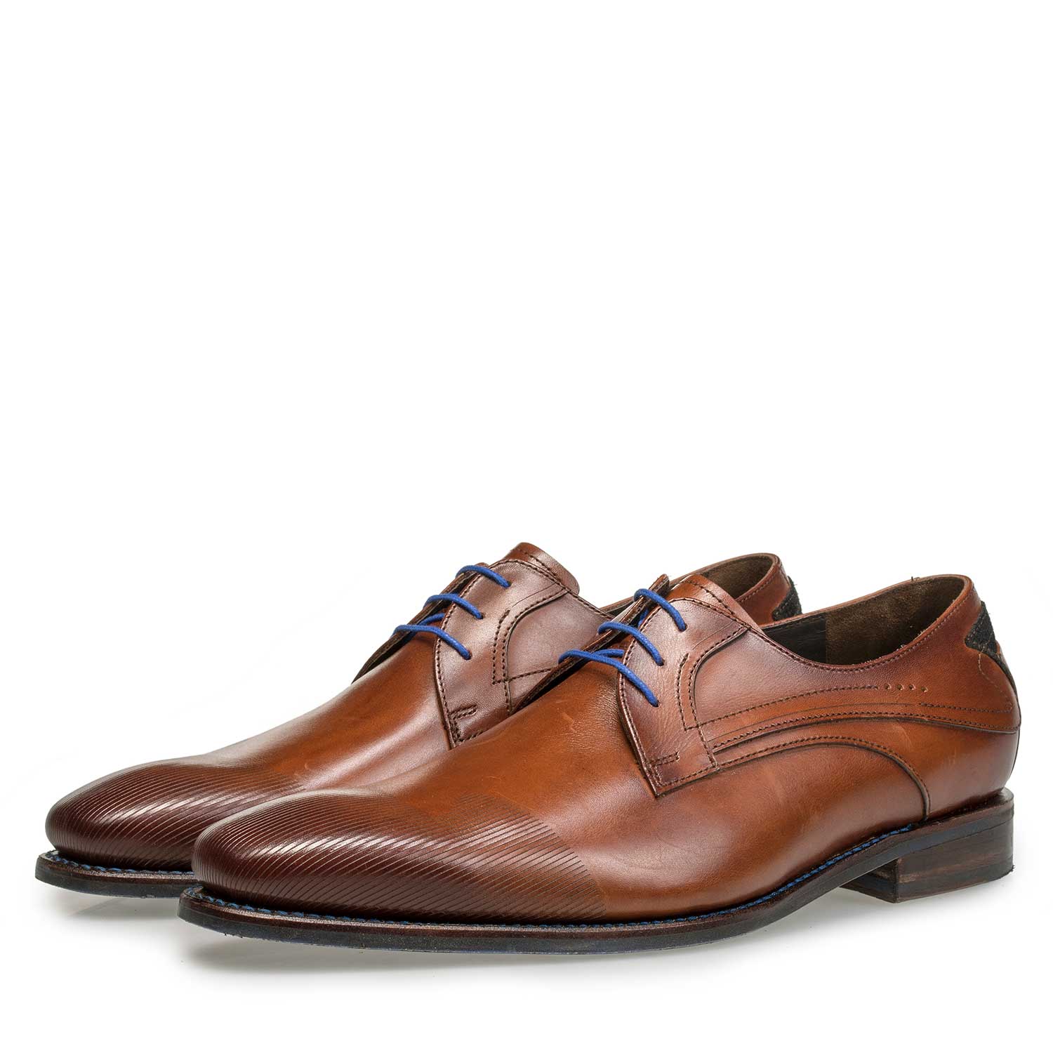 18073/00 - Cognac-coloured lace shoe with laser-cut print 18073/00 - Cognac-coloured lace shoe with laser-cut print