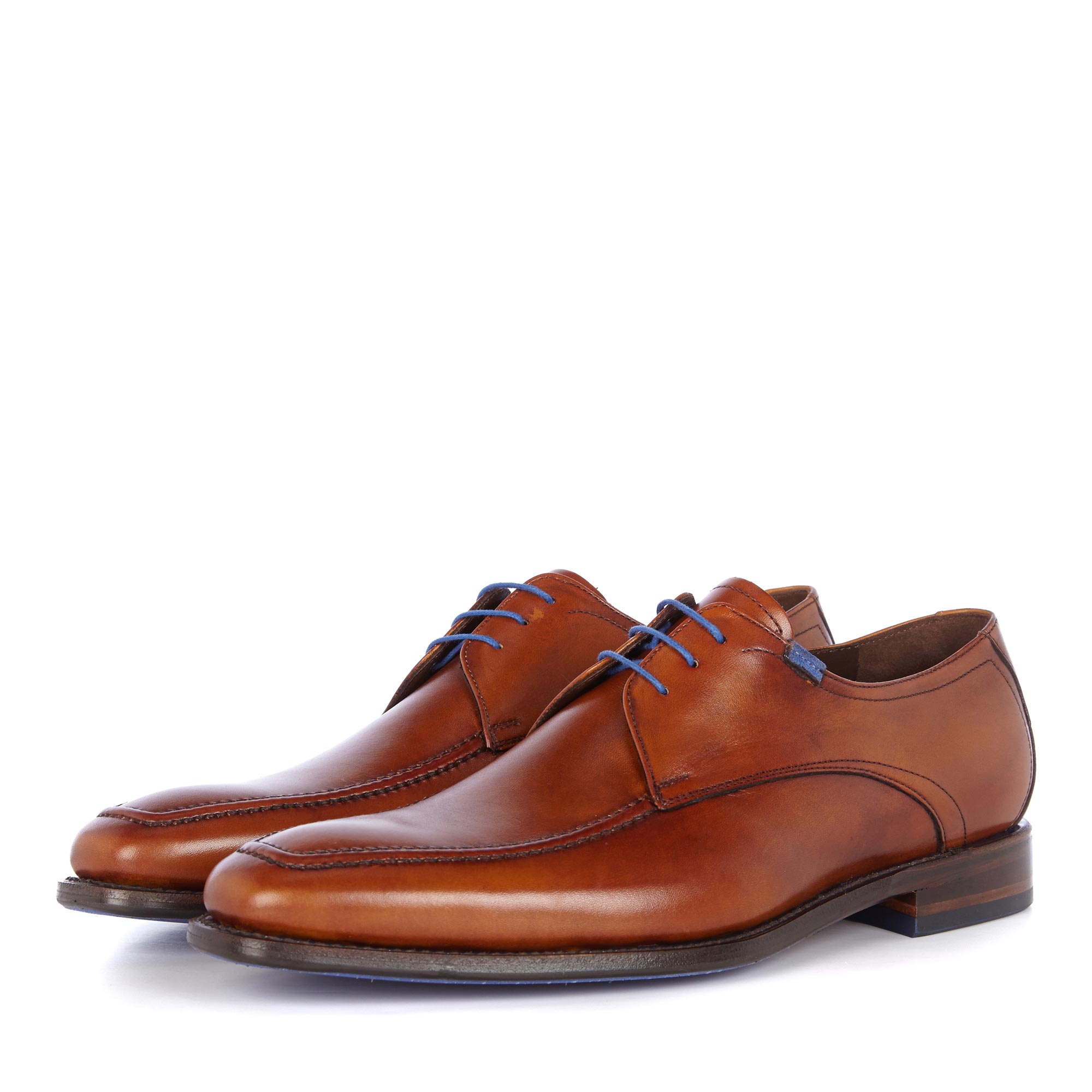 13370/00 - Cognackleurige leren veterschoen 13370/00 - Cognackleurige leren veterschoen