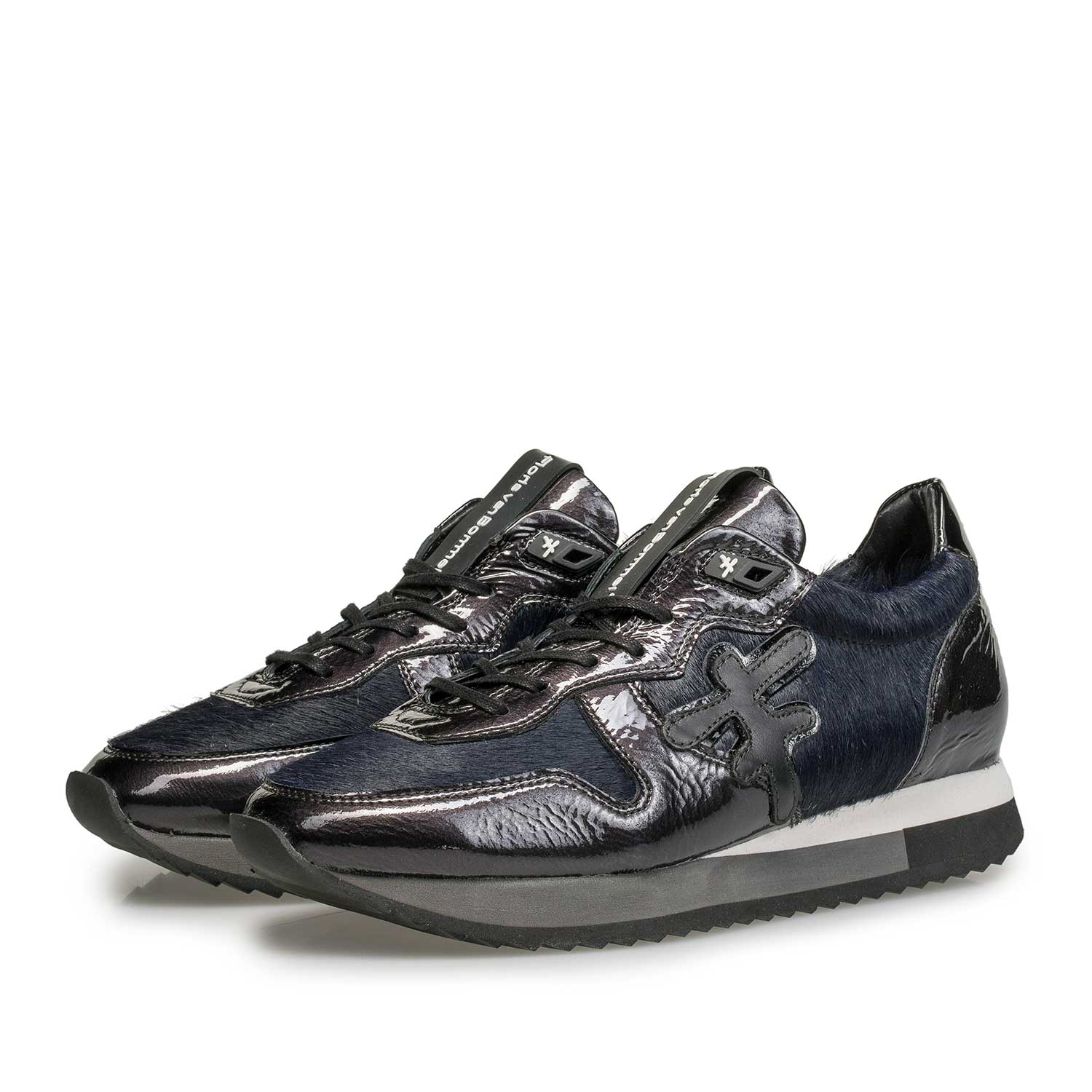 85256/02 - Blue patent leather sneaker with runner’s sole 85256/02 - Blue patent leather sneaker with runner’s sole
