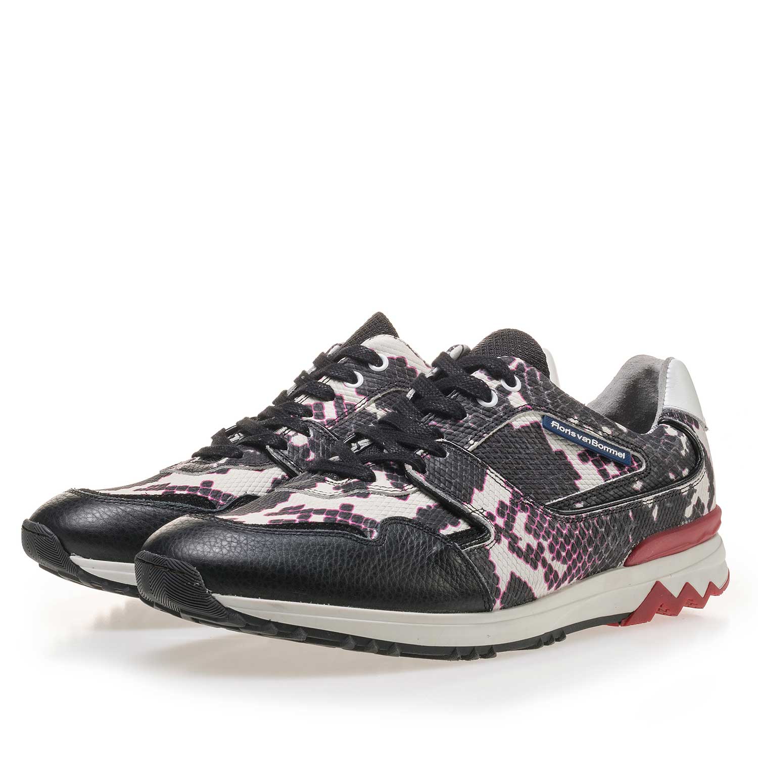 16270/00 - Witte leren sneaker met zwarte snakeprint 16270/00 - Witte leren sneaker met zwarte snakeprint