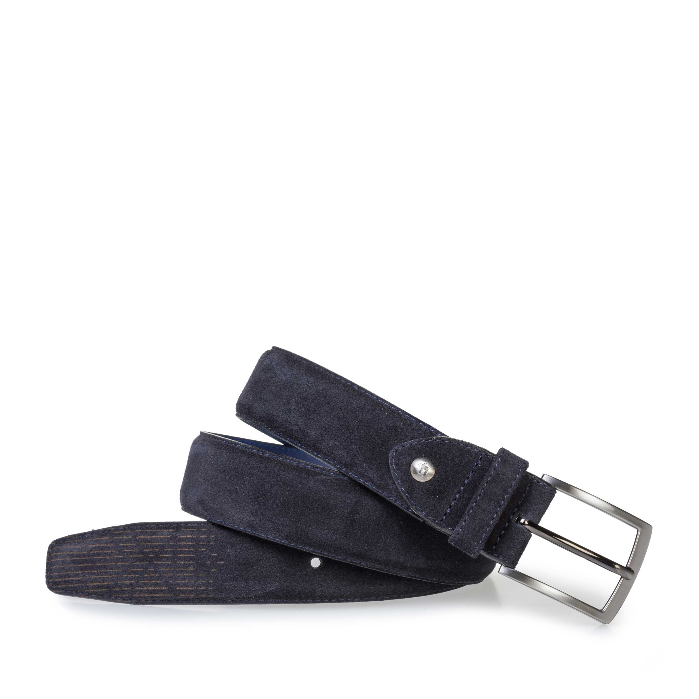75214/04 - Donkerblauwe suède riem met laserprint 75214/04 - Donkerblauwe suède riem met laserprint