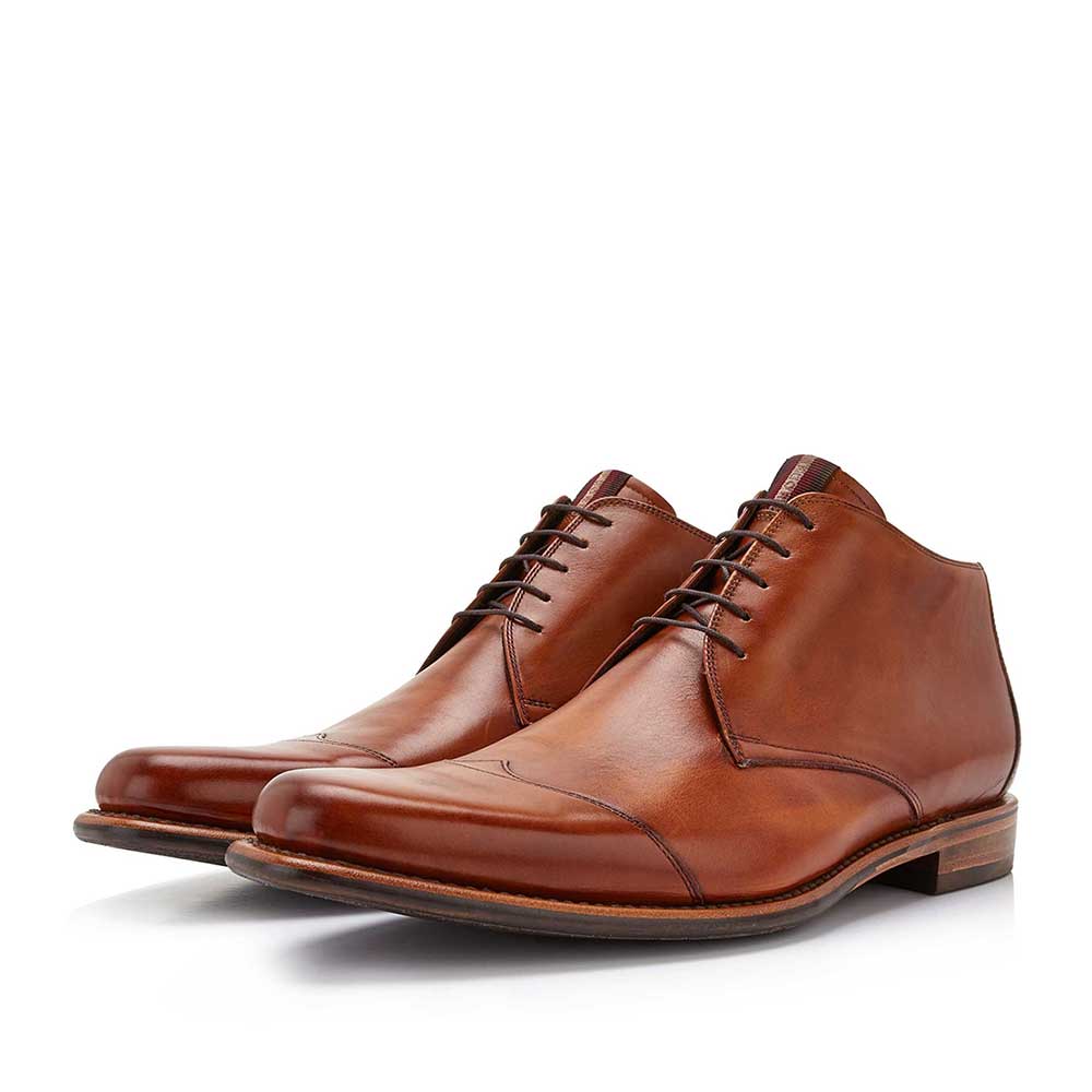 10077/11 - Cognackleurige leren halfhoge veterboot 10077/11 - Cognackleurige leren halfhoge veterboot