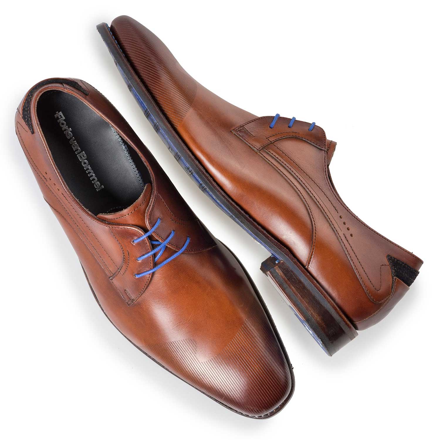 18073/00 - Cognac-coloured lace shoe with laser-cut print 18073/00 - Cognac-coloured lace shoe with laser-cut print