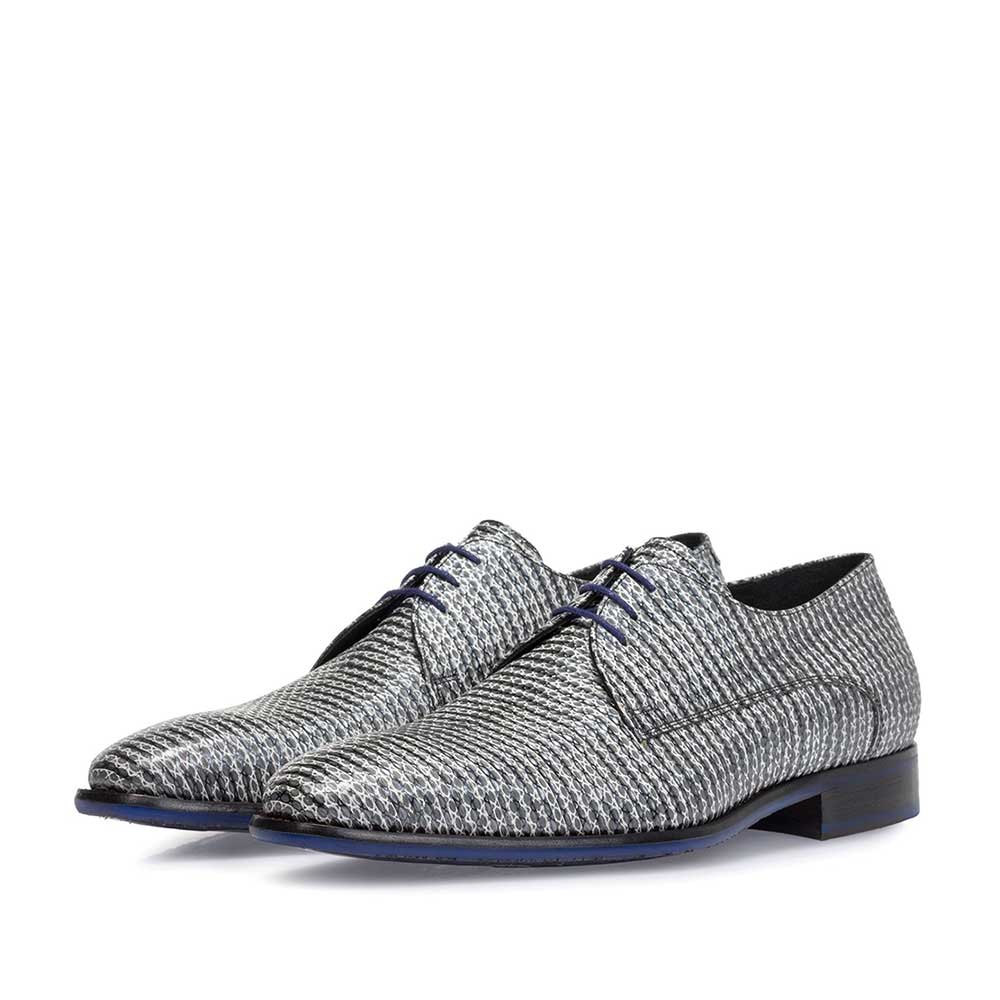 18147/02 - Veterschoen metallic met print grijs 18147/02 - Veterschoen metallic met print grijs