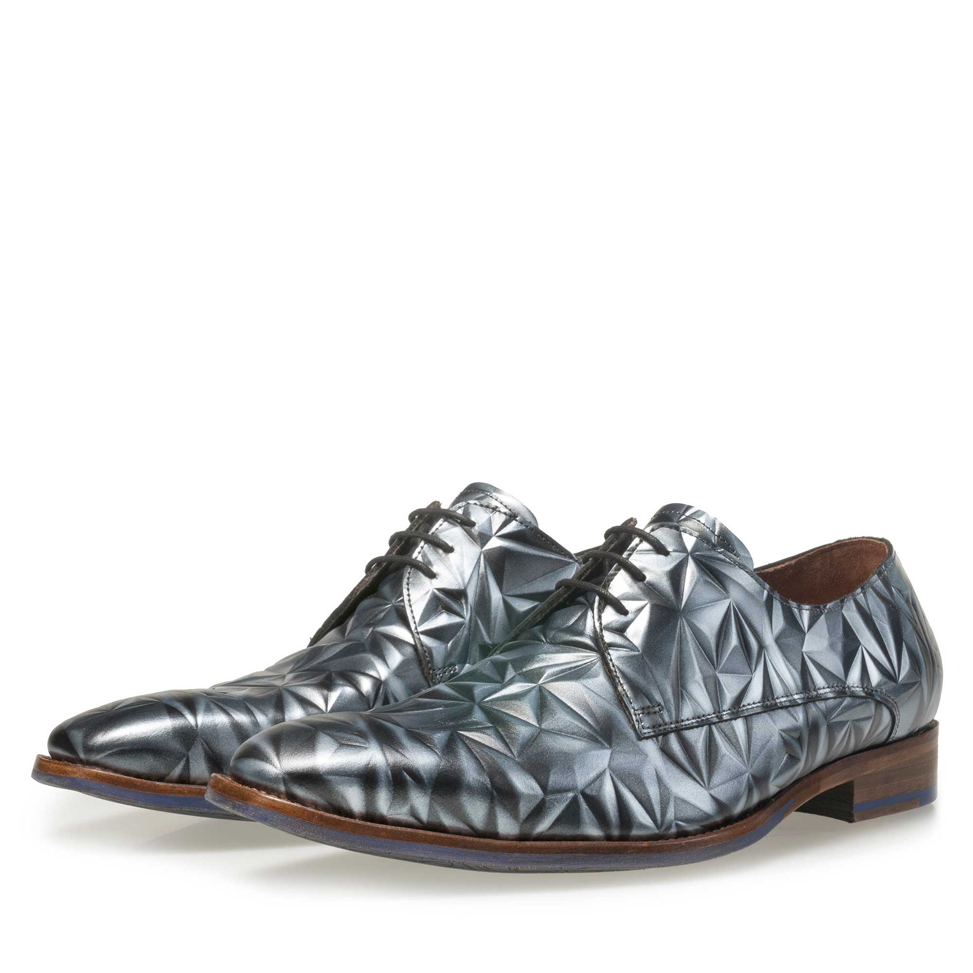 14237/02 - Floris van Bommel grijze leren heren veterschoen met een zilverkleurig 3D effect 14237/02 - Floris van Bommel grijze leren heren veterschoen met een zilverkleurig 3D effect