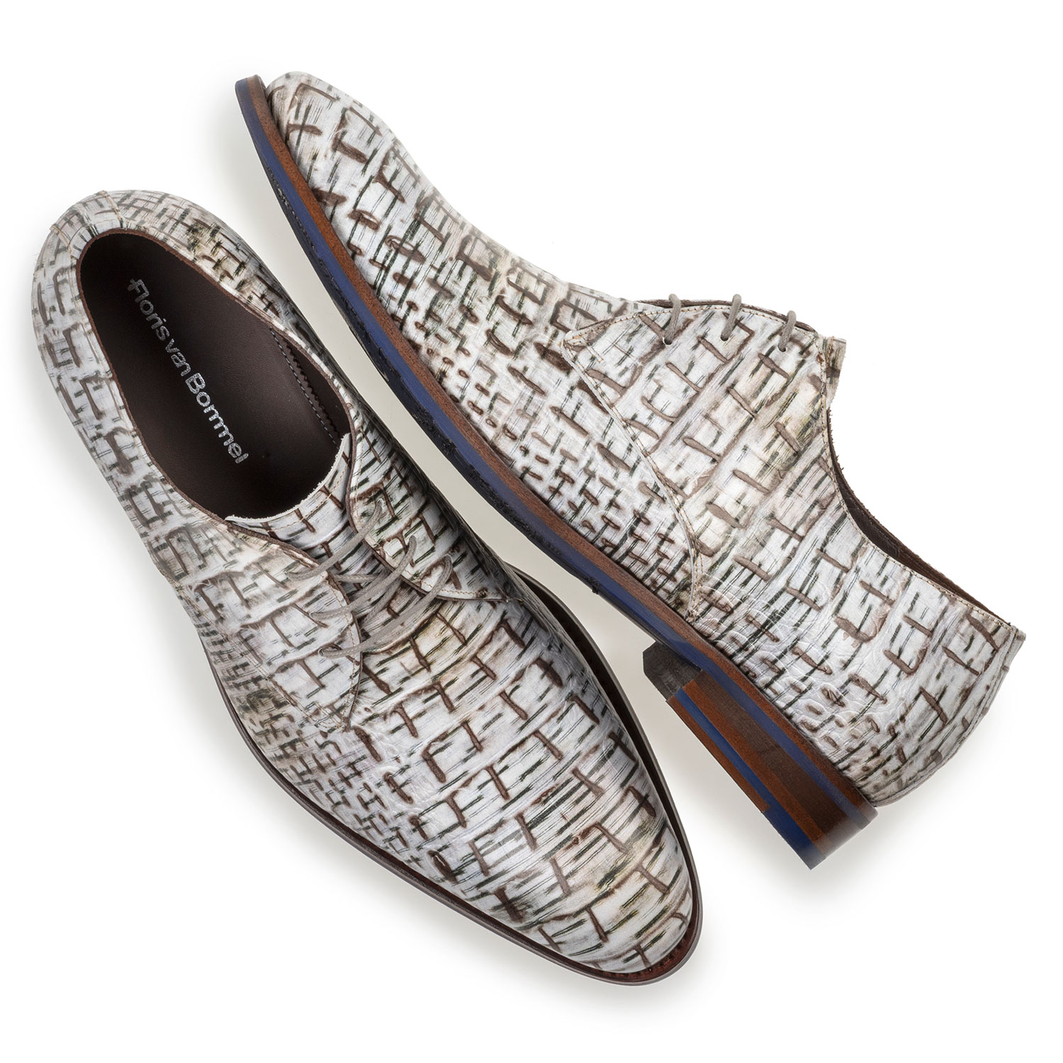 18089/02 - Veterschoen met print off-white 18089/02 - Veterschoen met print off-white