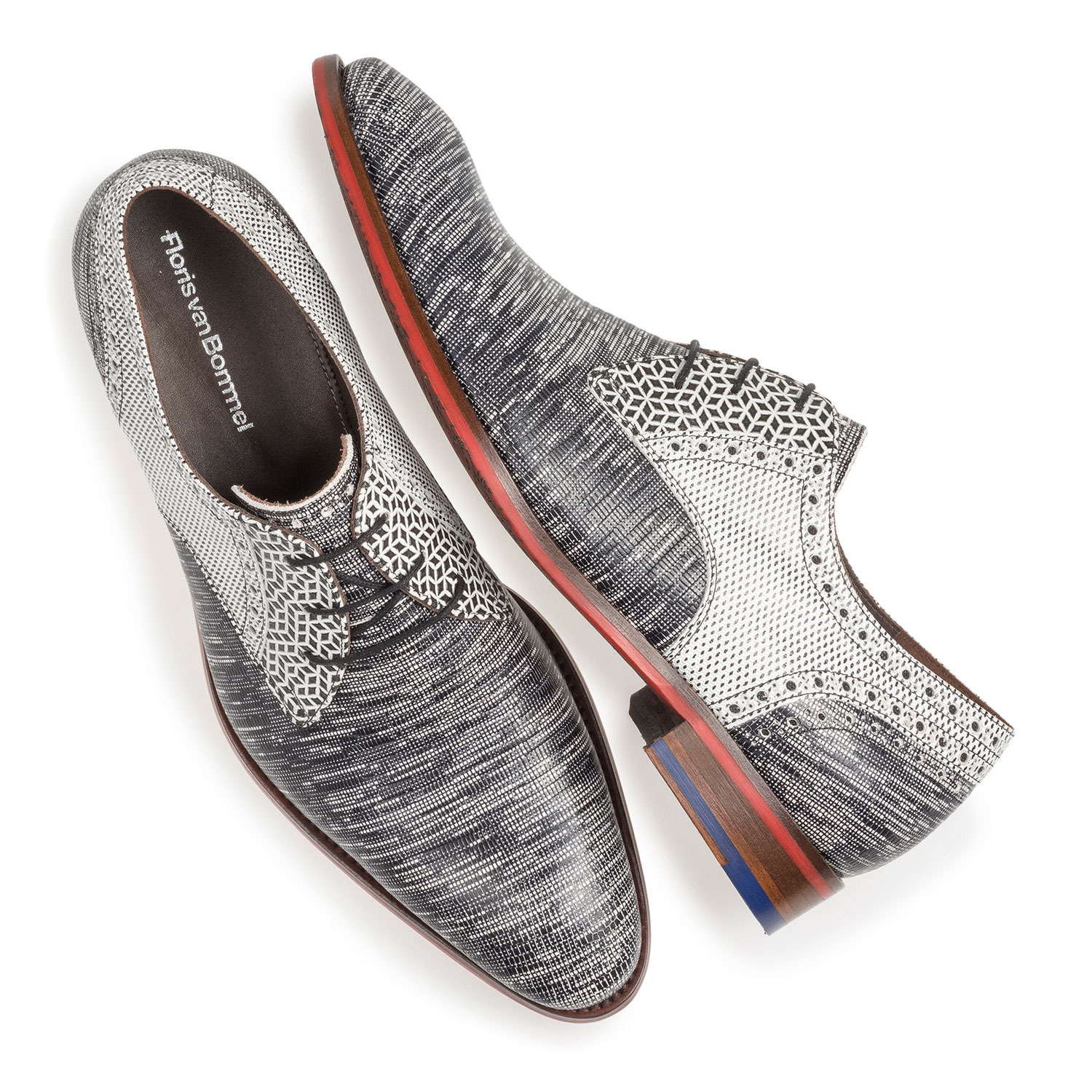 18107/04 - Black and white lace shoe with lizard print 18107/04 - Black and white lace shoe with lizard print