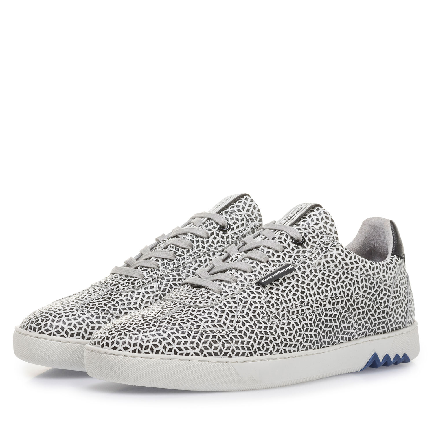 16342/25 - Witte kalfsleren sneaker met zwarte print 16342/25 - Witte kalfsleren sneaker met zwarte print
