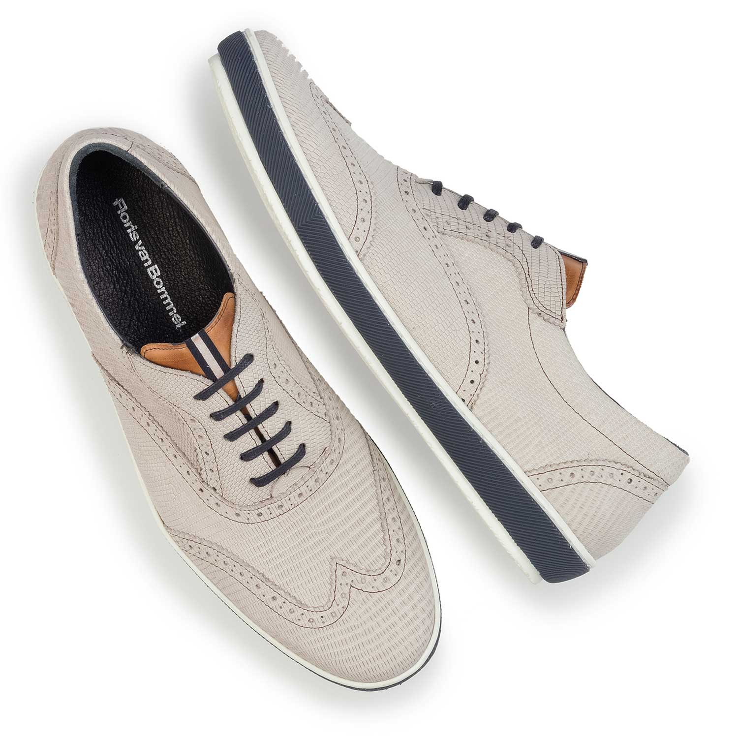 19036/33 - Witte brogue nubuckleren sneaker 19036/33 - Witte brogue nubuckleren sneaker