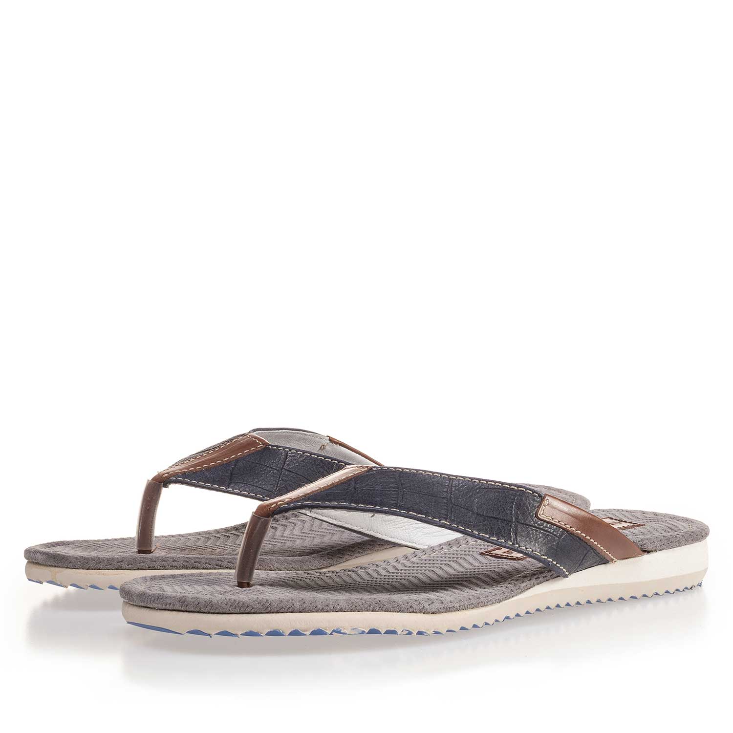 20022/21 - Donkerblauwe leren teenslipper met crocoprint 20022/21 - Donkerblauwe leren teenslipper met crocoprint
