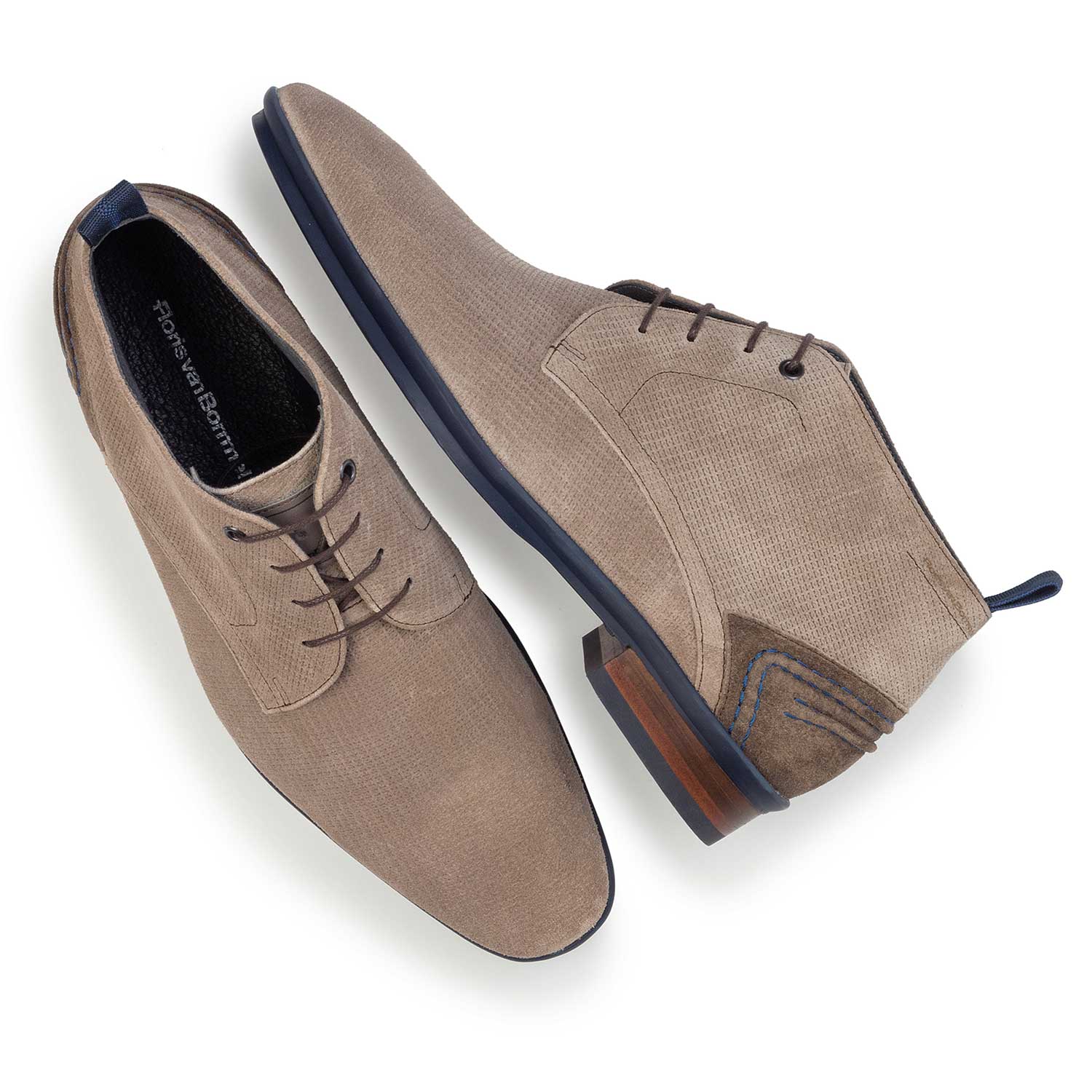 10960/16 - Taupe veterboot van suède met dessin 10960/16 - Taupe veterboot van suède met dessin