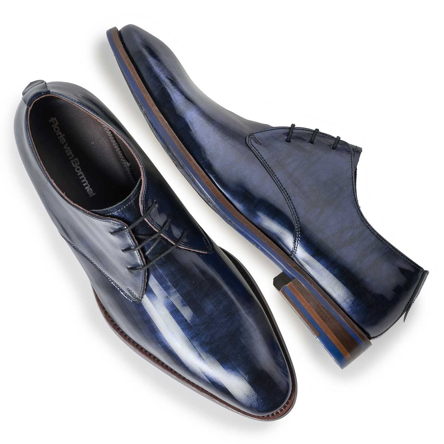 18066/02 - Premium veterschoen van blauw lakleer 18066/02 - Premium veterschoen van blauw lakleer