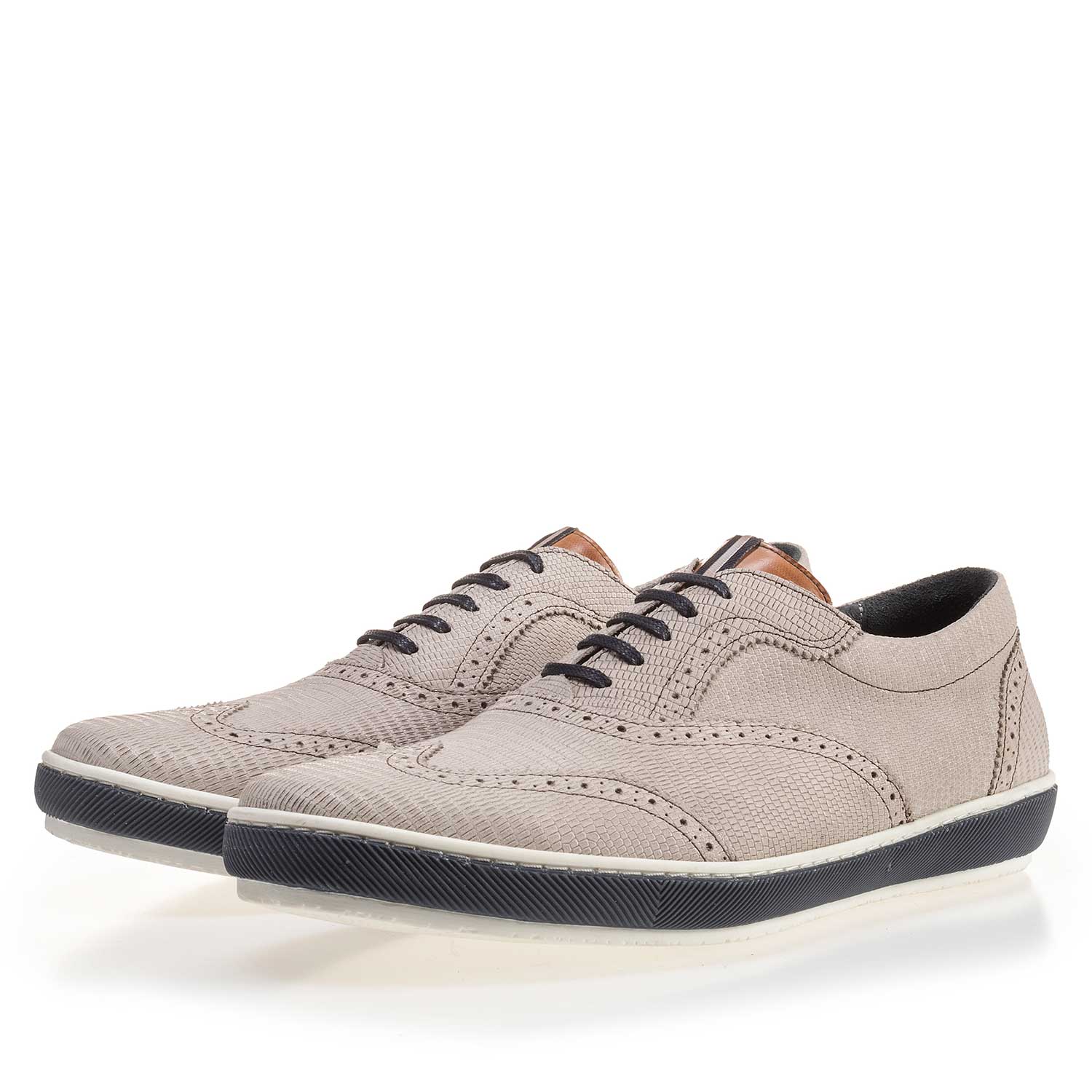 19036/33 - Witte brogue nubuckleren sneaker 19036/33 - Witte brogue nubuckleren sneaker
