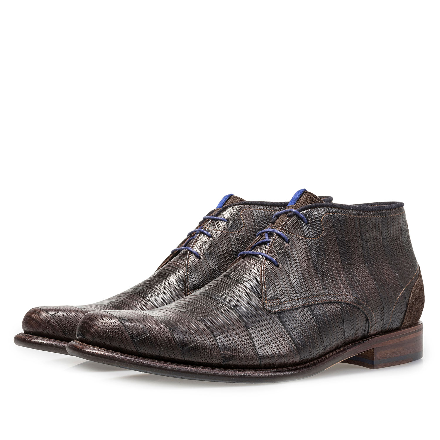 10634/03 - Donkerbruine leren veterboot met print 10634/03 - Donkerbruine leren veterboot met print