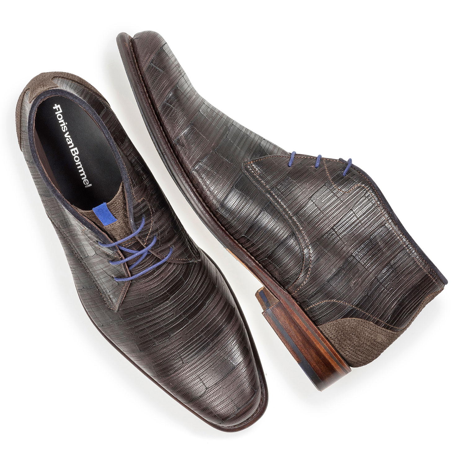 10634/03 - Donkerbruine leren veterboot met print 10634/03 - Donkerbruine leren veterboot met print